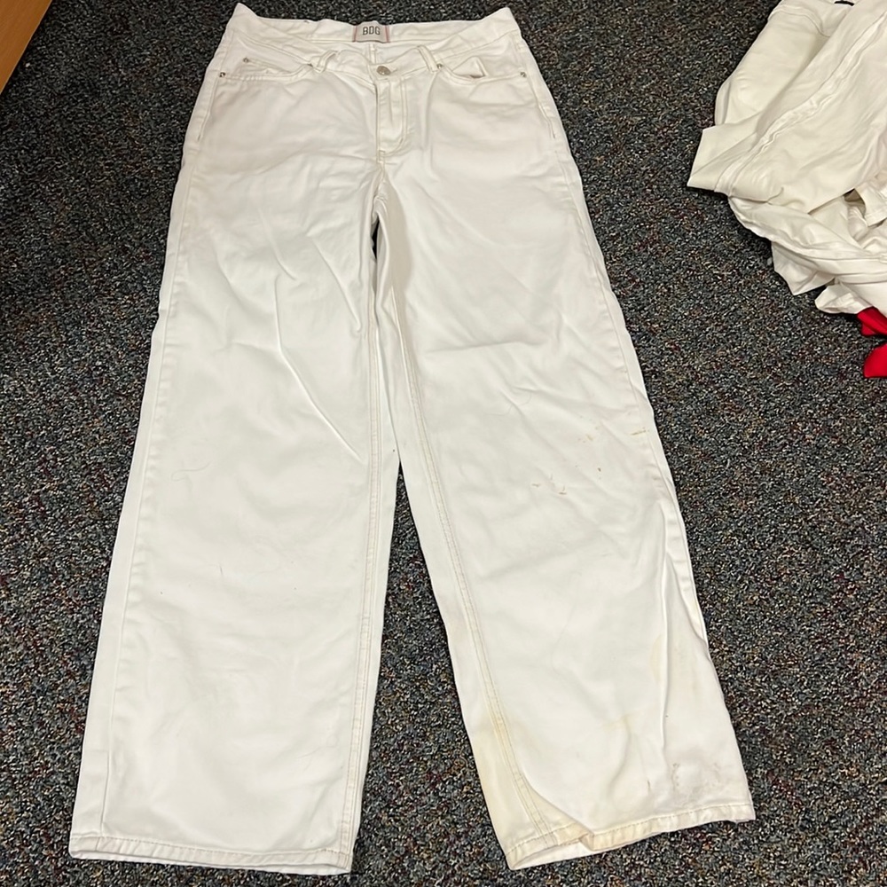 BDG dipped V wide leg white jeans. Size 30.